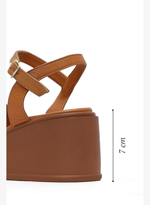Kadın Taba Bilekten Tokalı Dolgu Topuklu Deri Sandalet 25SFD131518 - Görsel 3