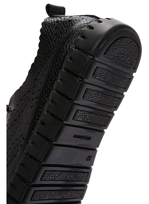 Kadın Siyah Bağcıklı Desenli Deri Comfort Sneaker 25SFD5006FT - Görsel 9