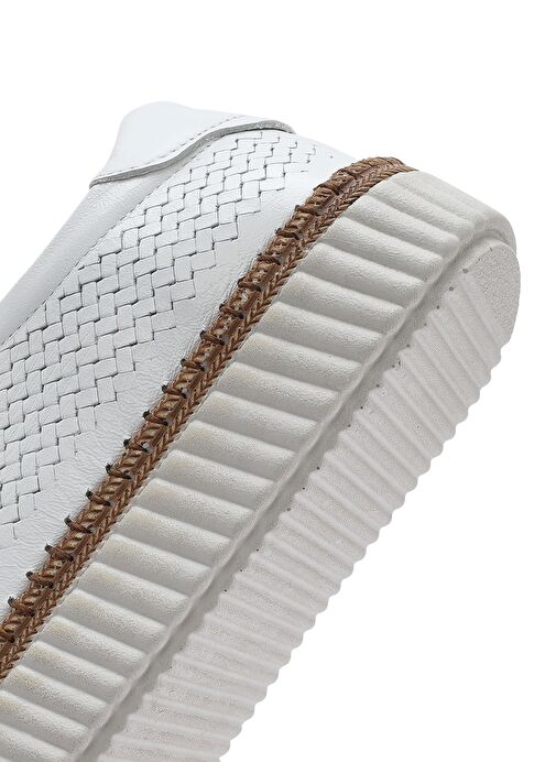 Kadın Beyaz Bağcıklı Kalın Tabanlı Deri Sneaker 25SFD501818 - Görsel 9