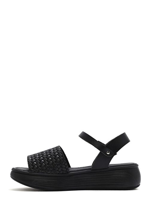 Kadın Siyah Bilekten Bağlamalı Örgülü Kalın Tabanlı Deri Sandalet 25SFD332626 - Görsel 3