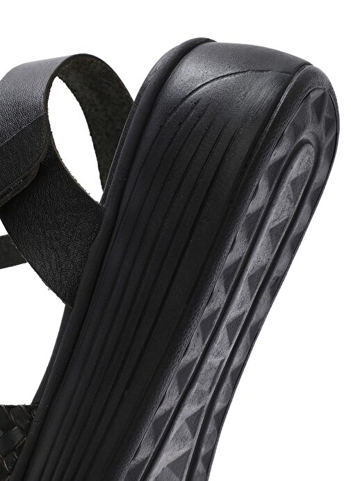 Kadın Siyah Bilekten Bağlamalı Örgülü Kalın Tabanlı Deri Sandalet 25SFD332626 - Görsel 9