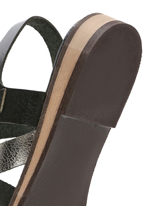 Kadın Siyah Tokalı Metalik Deri Bodrum Sandaleti 25SFD333618 - Görsel 9