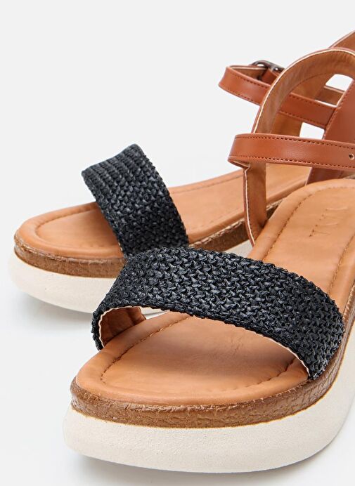 Kadın Siyah Hasır Detaylı Comfort Düz Sandalet - Görsel 4