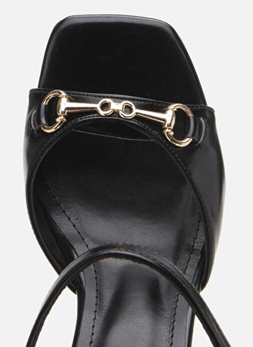 Kadın Siyah Tokalı Dolgu Topuklu Sandalet - Görsel 6