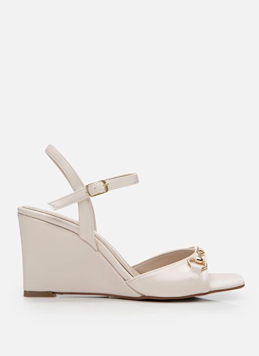 Kadın Bej Tokalı Dolgu Topuklu Sandalet - Görsel 2