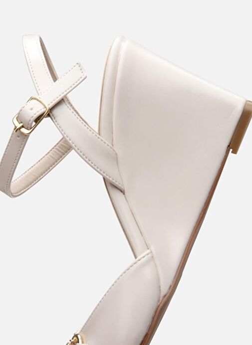 Kadın Bej Tokalı Dolgu Topuklu Sandalet - Görsel 9