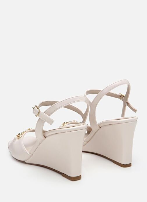 Kadın Bej Tokalı Dolgu Topuklu Sandalet - Görsel 5