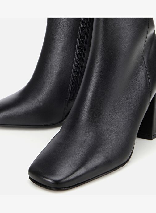 Kadın Deri Siyah Kare Uçlu Bilekte Topuklu Bot 01BOH312620A100 - Görsel 4