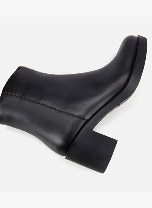 Kadın Deri Siyah Kalın Tabanlı Bilekte Topuklu Bot 01BOH313430A100 - Görsel 7