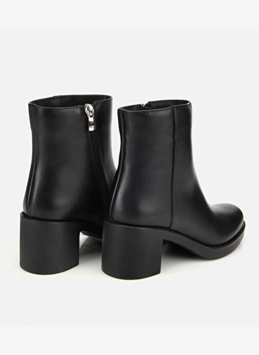 Kadın Deri Siyah Kalın Tabanlı Bilekte Topuklu Bot 01BOH313430A100 - Görsel 5