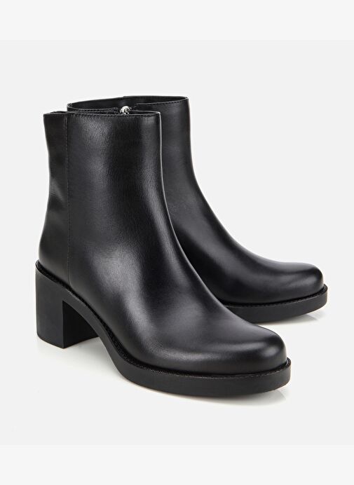 Kadın Deri Siyah Kalın Tabanlı Bilekte Topuklu Bot 01BOH313430A100 - Görsel 3