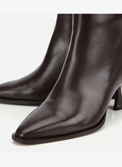 Kadın Deri Kahverengi Sivri Burunlu Bilekte Topuklu Bot 01BOH313220A480 - Görsel 4