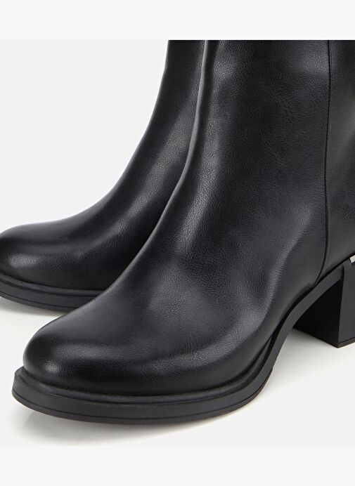 Kadın Siyah Metal Detaylı Kalın Tabanlı Bilekte Düz Bot 01BOH314910A100 - Görsel 4