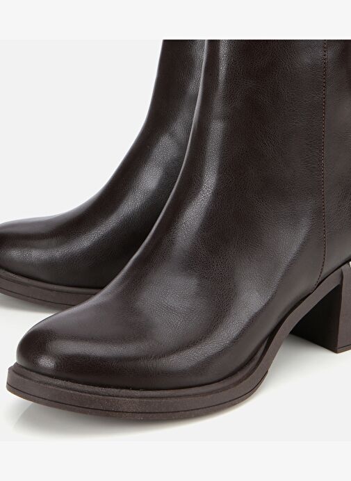 Kadın Kahverengi Metal Detaylı Kalın Tabanlı Bilekte Düz Bot 01BOH314910A480 - Görsel 4