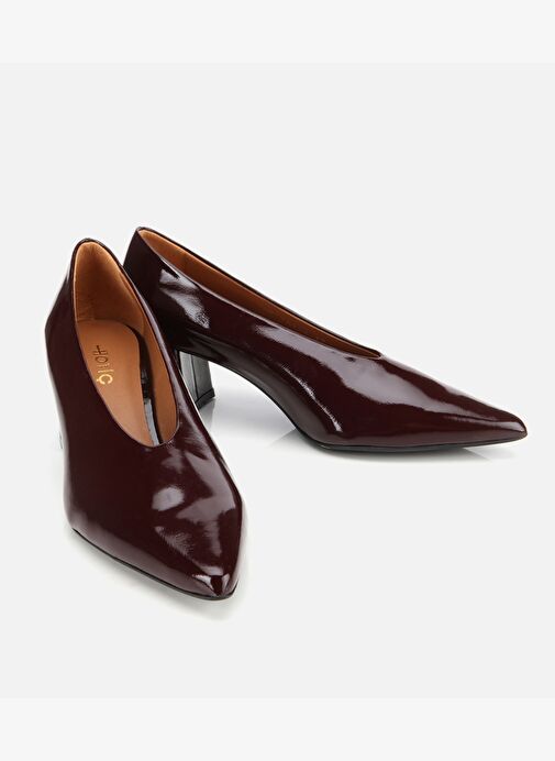 Kadın Rugan Deri Bordo Yumuşak Dokulu Kalın Topuklu Ayakkabı 01AYH315500A780 - Görsel 3