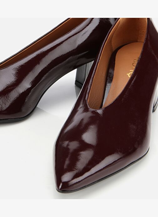 Kadın Rugan Deri Bordo Yumuşak Dokulu Kalın Topuklu Ayakkabı 01AYH315500A780 - Görsel 4