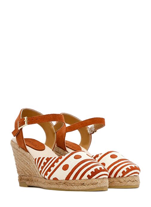 Derimod Derimod Kastamonu Taş Baskı Kadın Taba Desenli Dolgu Topuklu Espadril Sandalet 25SFD20846F Casual Ayakkabı | Boyner Taba - 4. görsel