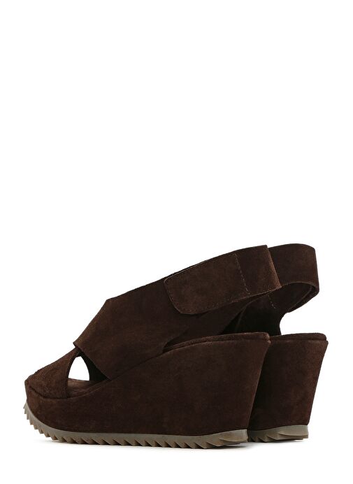 Kadın Kahverengi Arkadan Bantlı Dolgu Topuklu Süet Deri Sandalet 25SFD141010 - Görsel 7