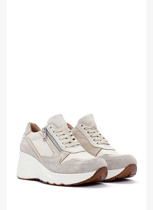 Kadın Bej Bağcıklı Fermuar Detaylı Dolgu Topuklu Deri Sneaker 25AFD370514 - Görsel 2