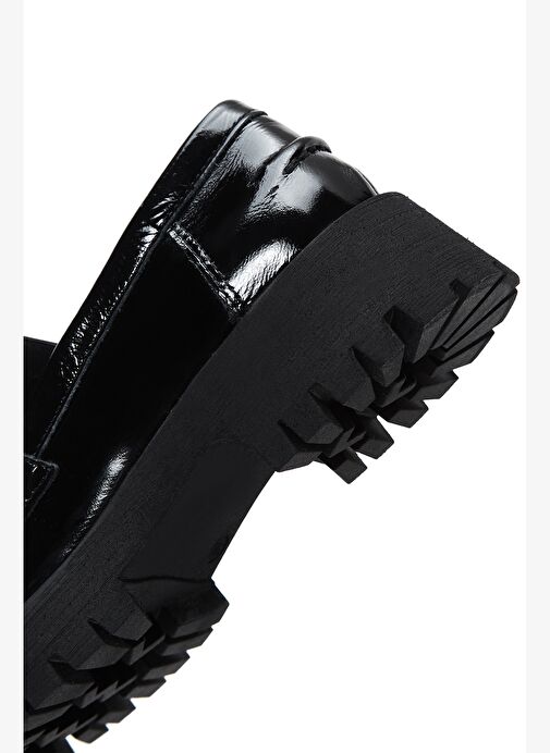 Kadın Siyah Tokalı Kalın Tabanlı Rugan Deri Maskülen Loafer 25AFD183616 - Görsel 8