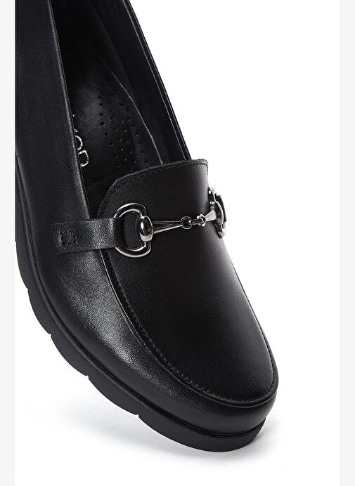 Kadın Siyah Tokalı Dolgu Topuklu Deri Loafer 25AFD410118 - Görsel 8