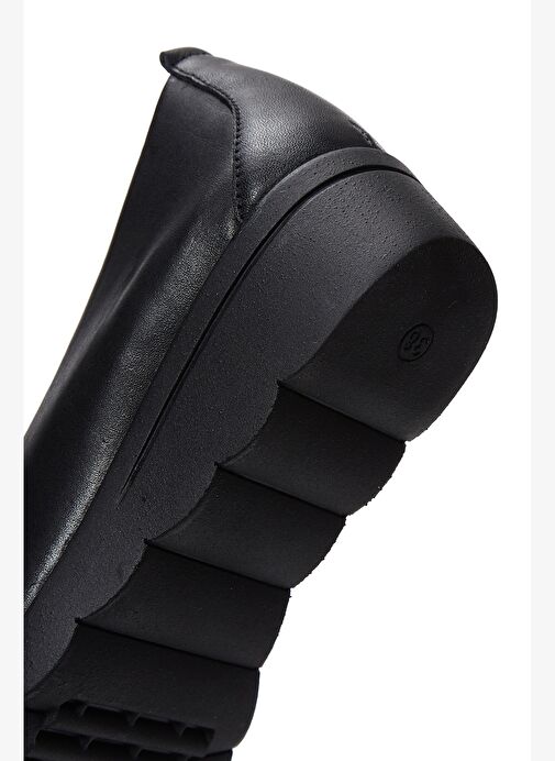 Kadın Siyah Tokalı Dolgu Topuklu Deri Loafer 25AFD410118 - Görsel 9