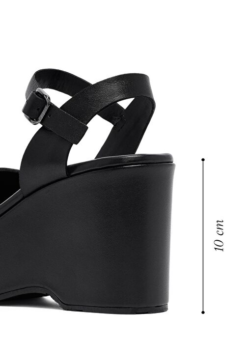 Kadın Siyah Bilekten Tokalı Yüksek Dolgu Topuklu Deri Sandalet 25SFD141118 - Görsel 3