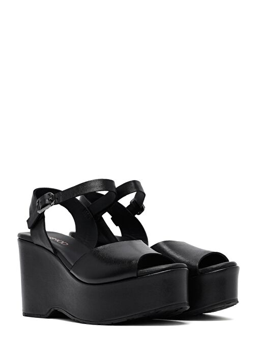 Kadın Siyah Bilekten Tokalı Yüksek Dolgu Topuklu Deri Sandalet 25SFD141118 - Görsel 4
