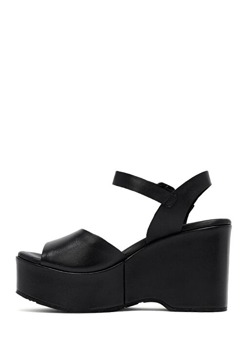 Kadın Siyah Bilekten Tokalı Yüksek Dolgu Topuklu Deri Sandalet 25SFD141118 - Görsel 5