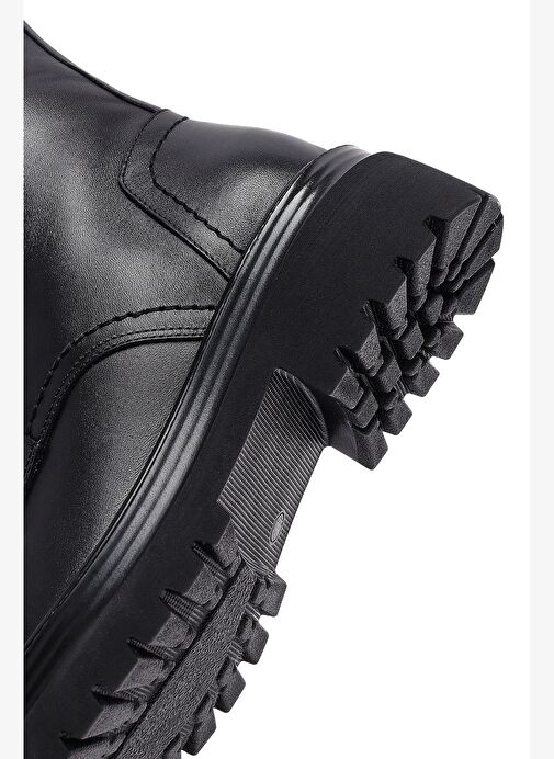 Kadın Siyah Fermuarlı Bağcıklı Kalın Tabanlı Deri Postal Bot 25WFD202118 - Görsel 9