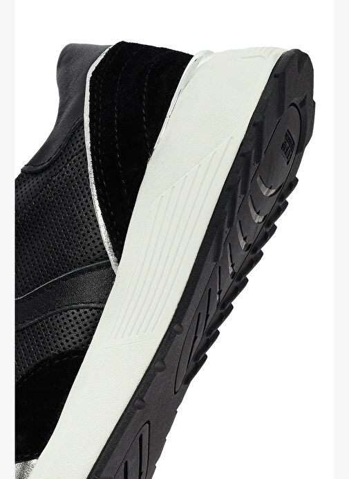 Kadın Siyah Bağcıklı Kalın Tabanlı Deri Sneaker 25AFD370714 - Görsel 9