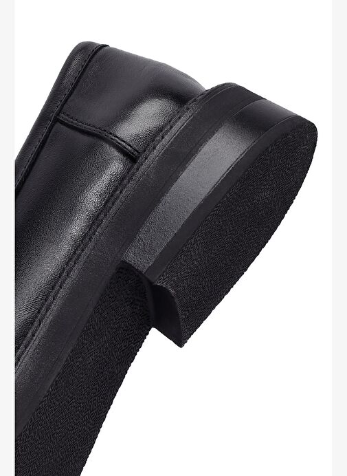 Kadın Siyah Tokalı Deri Maskülen Loafer 25AFD510218 - Görsel 9