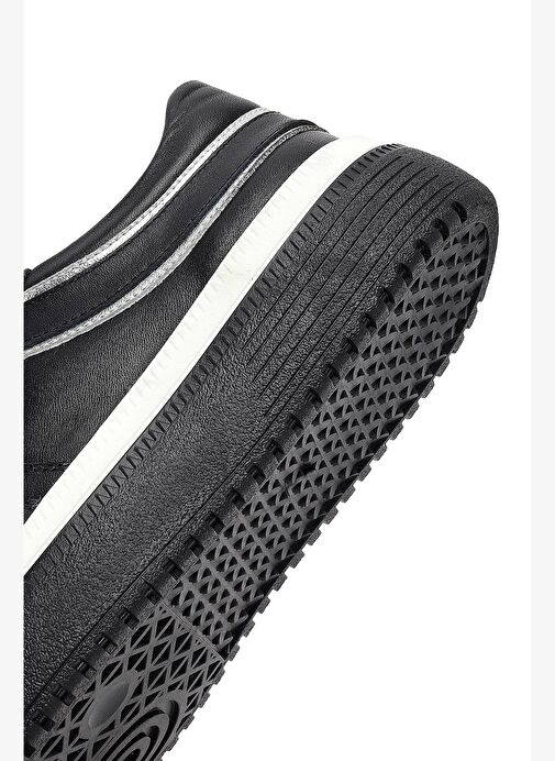 Kadın Beyaz Bağcıklı Kalın Tabanlı Deri Sneaker 25AFD510818 - Görsel 9