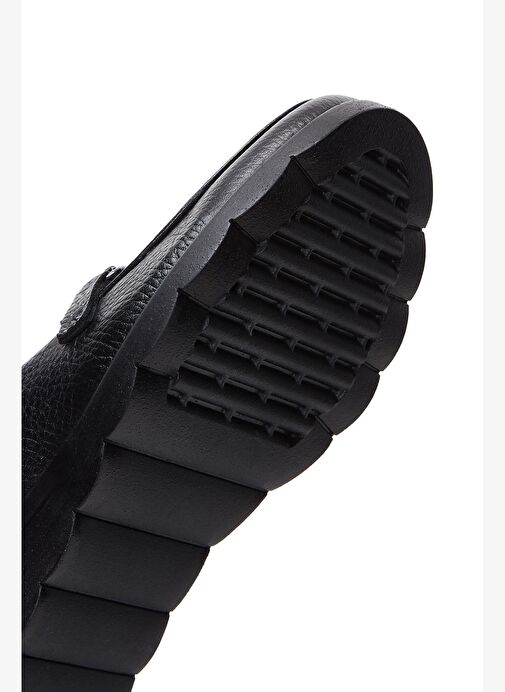 Kadın Siyah Toka Detaylı Dolgu Topuklu Deri Loafer 25AFD4122FT - Görsel 9