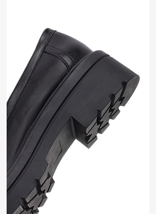 Kadın Siyah Tokalı Kalın Tabanlı Maskülen Loafer 25AFE480218 - Görsel 9
