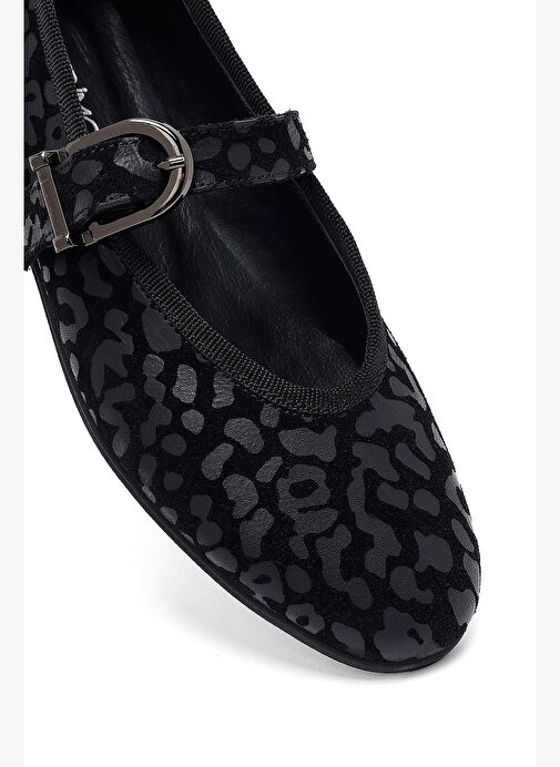 Kadın Siyah Leopar Desenli Tokalı Süet Deri Babet 25AFD201510 - Görsel 9