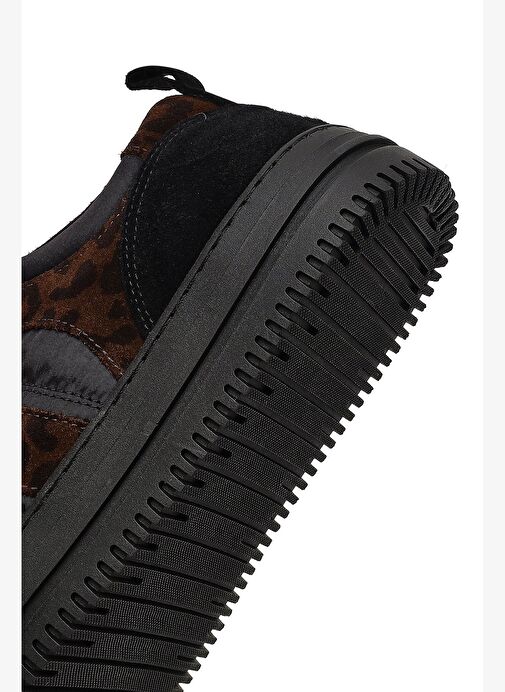 Kadın Siyah Bağcıklı Kalın Tabanlı Desenli Deri Sneaker 25AFD142114 - Görsel 9