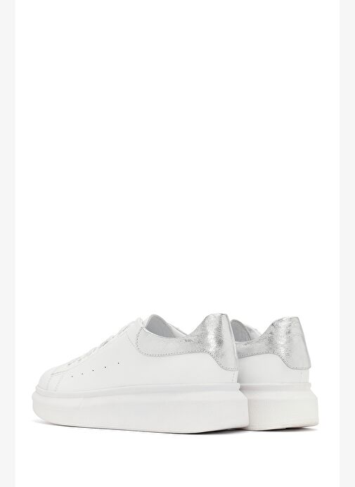 Kadın Beyaz Bağcıklı Kalın Tabanlı Deri Sneaker 25AFD220518 - Görsel 6