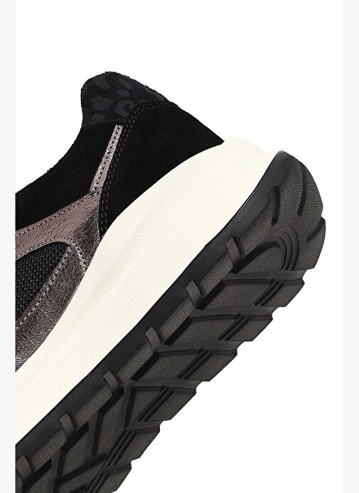 Kadın Siyah Bağcıklı Kalın Tabanlı Deri Sneaker 25AFD221014 - Görsel 9