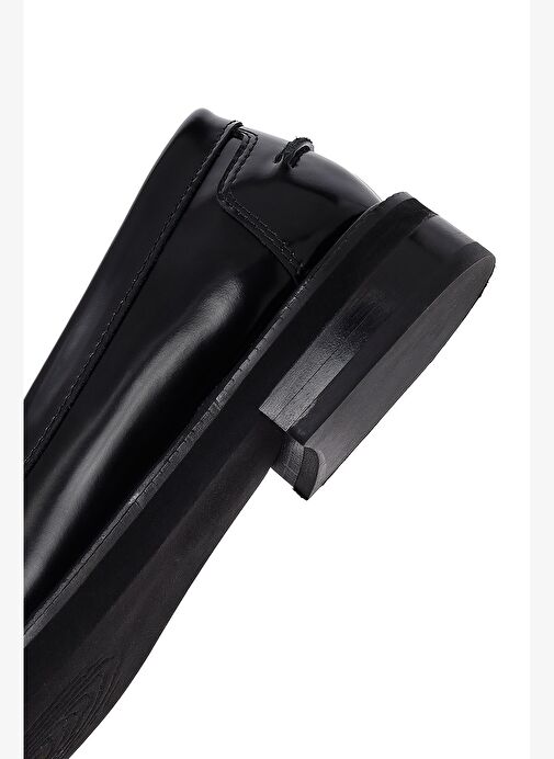 Kadın Siyah Tokalı Deri Maskülen Loafer 25AFD260226 - Görsel 9