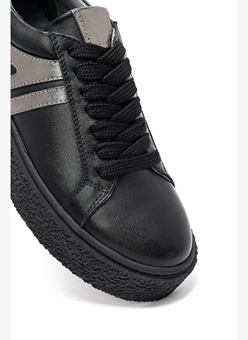 Kadın Siyah Bağcıklı Kalın Tabanlı Deri Sneaker 25AFD511118 - Görsel 9