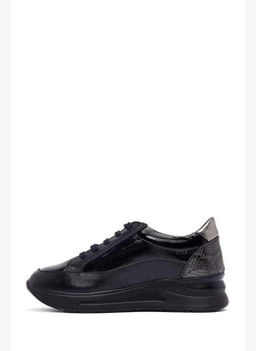 Kadın Siyah Bağcıklı Kalın Tabanlı Deri Sneaker 25AFD412814 - Görsel 3