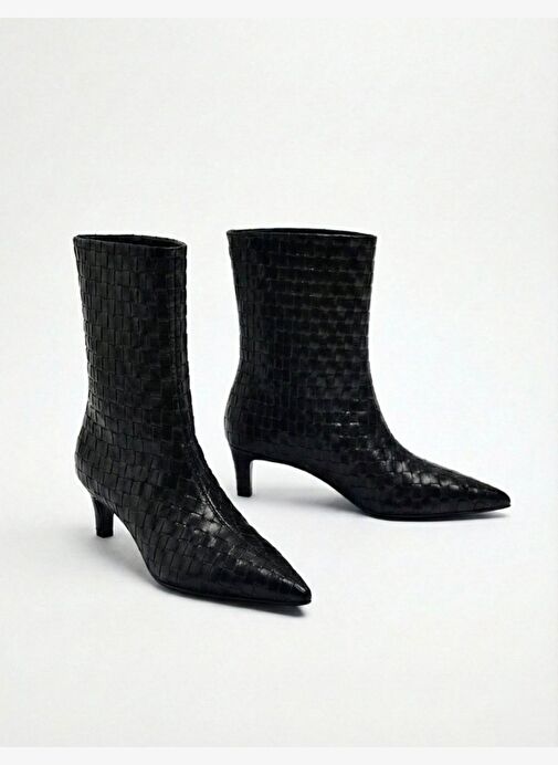 Kadın Siyah Desenli İnce Topuklu Sivri Burun Çizme - Görsel 2