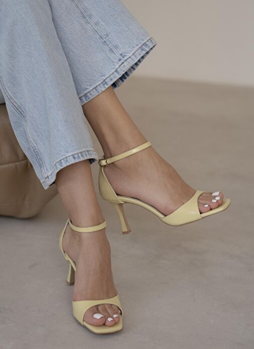 Dalot Sarı Rugan Hakiki Deri Topuklu Ayakkabı - Görsel 5