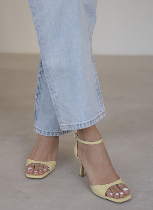 Dalot Sarı Rugan Hakiki Deri Topuklu Ayakkabı - Görsel 2