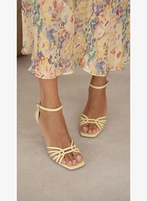 Donk Sarı Rugan Hakiki Deri Topuklu Ayakkabı - Görsel 4