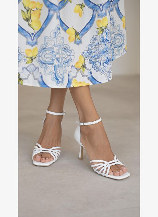 Donk Beyaz Rugan Hakiki Deri Topuklu Ayakkabı - Görsel 3