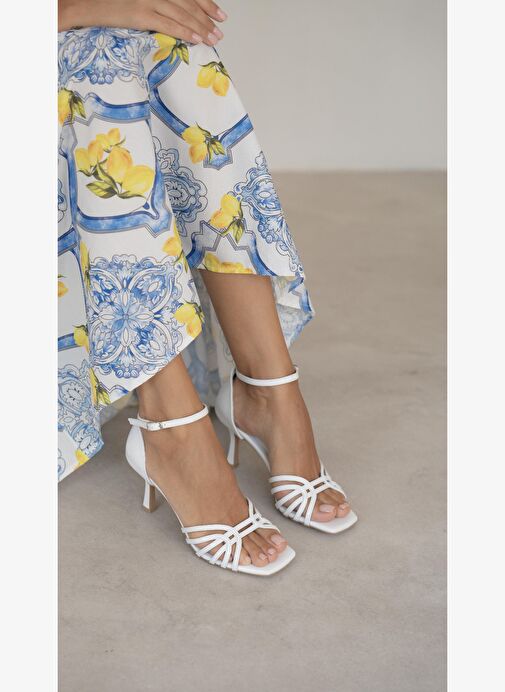 Donk Beyaz Rugan Hakiki Deri Topuklu Ayakkabı - Görsel 5