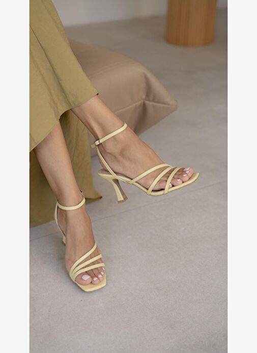 Tobias Sarı Hakiki Deri Topuklu Ayakkabı - Görsel 3