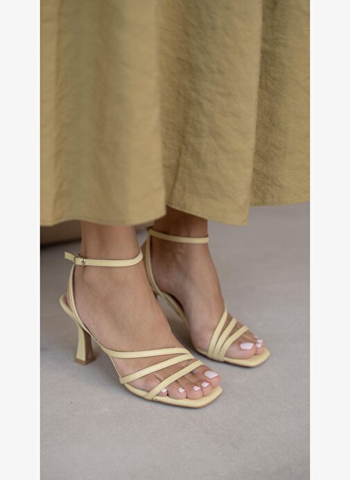 Tobias Sarı Hakiki Deri Topuklu Ayakkabı - Görsel 2